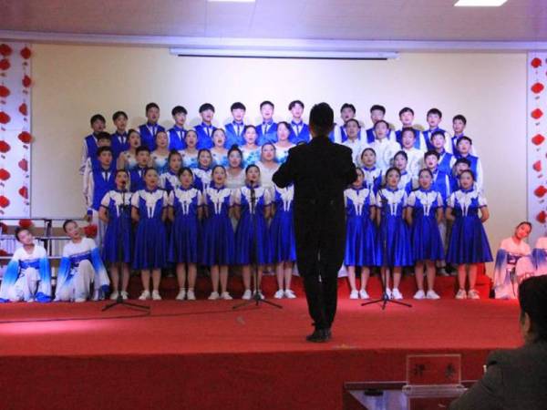 1-4款现代舞，学生装