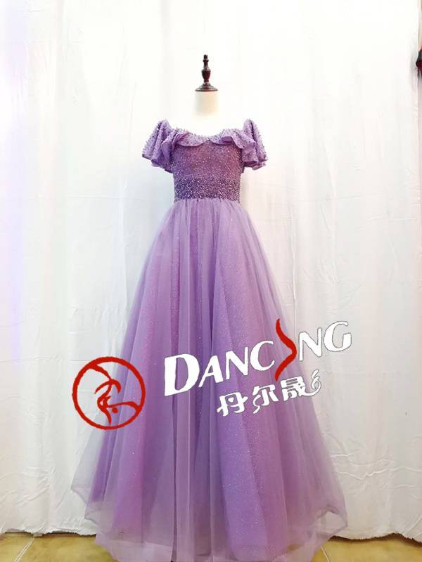 高档蕾丝礼服